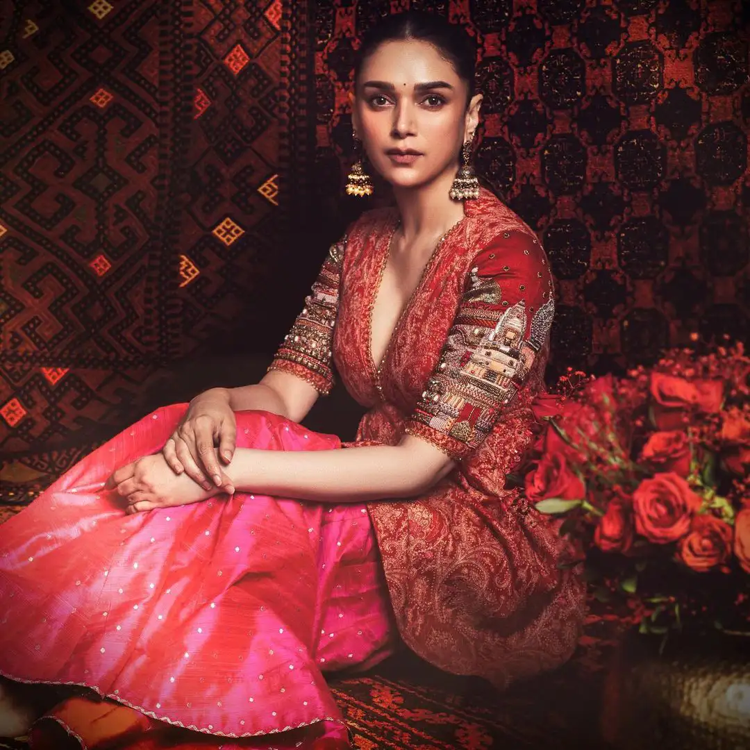 Aditi Rao Hydari Shines in Traditional Dress