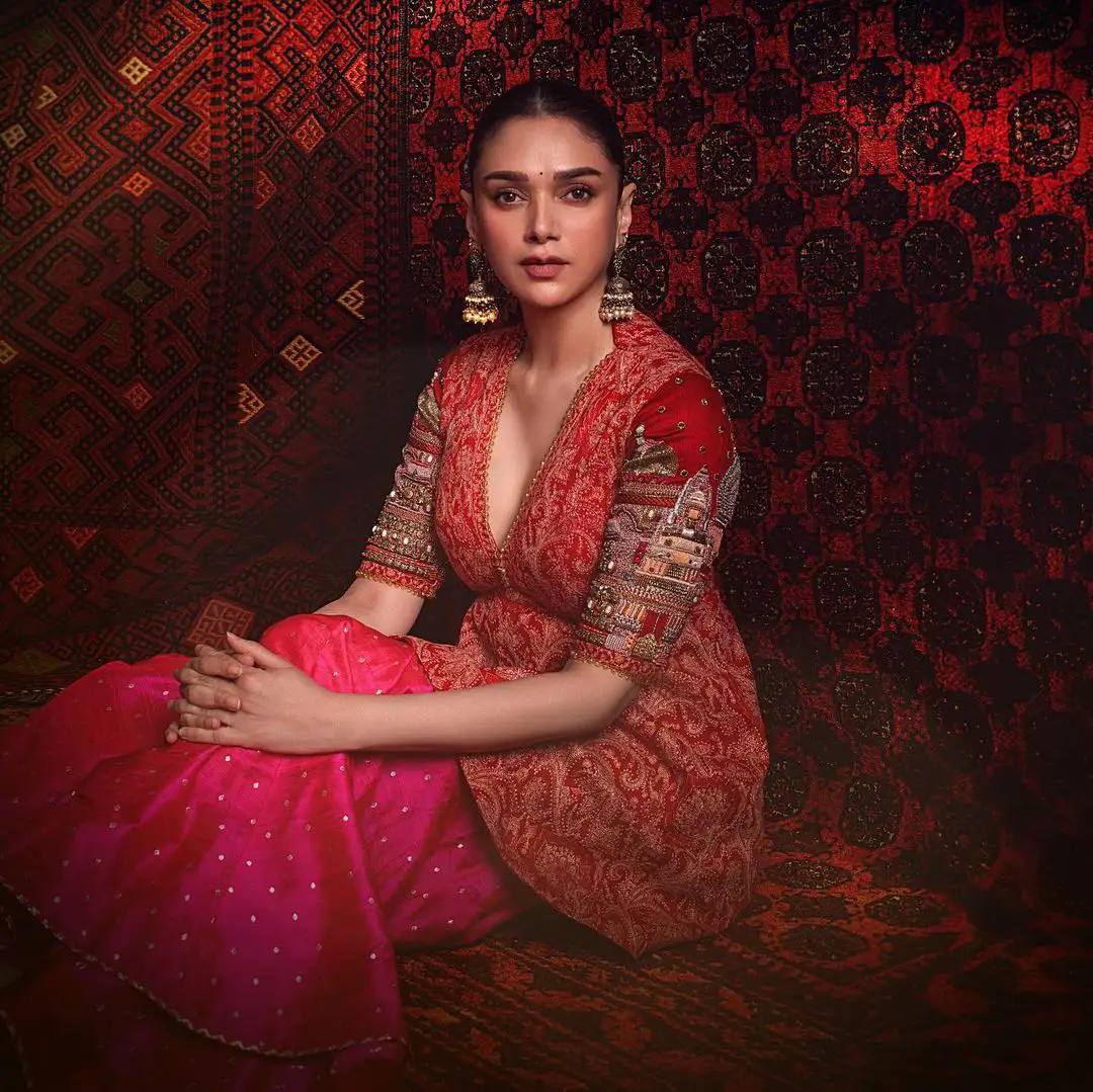 Aditi Rao Hydari Shines in Traditional Dress