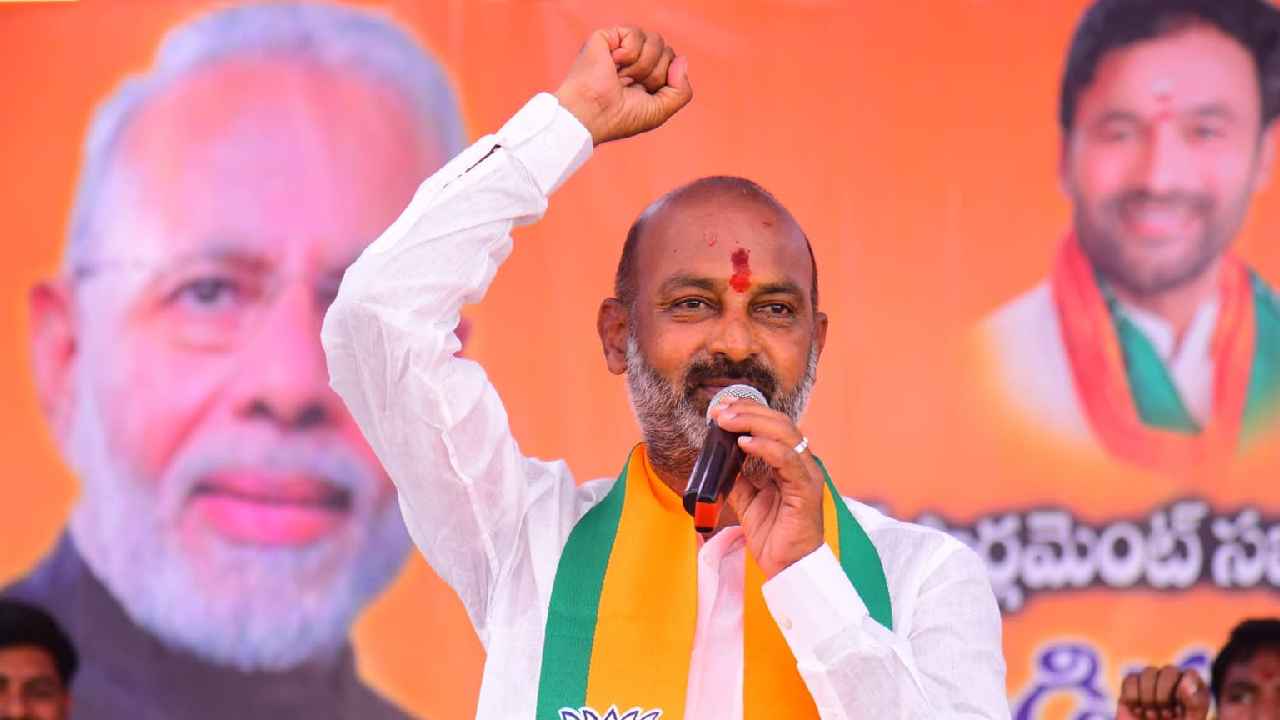 కరీంనగర్ ఫలితాలు షాక్ ఇవ్వబోతున్నాయ్- బండి సంజయ్ కరీంనగర్ ఫలితాలు షాక్ ఇవ్వబోతున్నాయ్- బండి సంజయ్