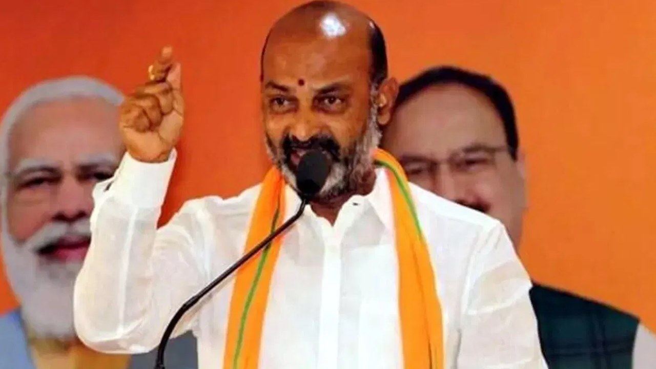 కేసీఆర్ను ఎందుకు అరెస్ట్ చేయడం లేదు?: బండి సంజయ్ కేసీఆర్ను ఎందుకు అరెస్ట్ చేయడం లేదు?: బండి సంజయ్