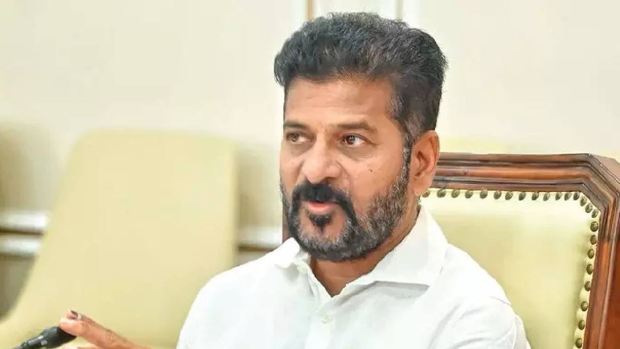 ఫోన్ ట్యాపింగ్ వ్యవహారం ఎలా వెలుగులోకి వచ్చిందో చెప్పిన సీఎం రేవంత్ రెడ్డి ఫోన్ ట్యాపింగ్ వ్యవహారం ఎలా వెలుగులోకి వచ్చిందో చెప్పిన సీఎం రేవంత్ రెడ్డి