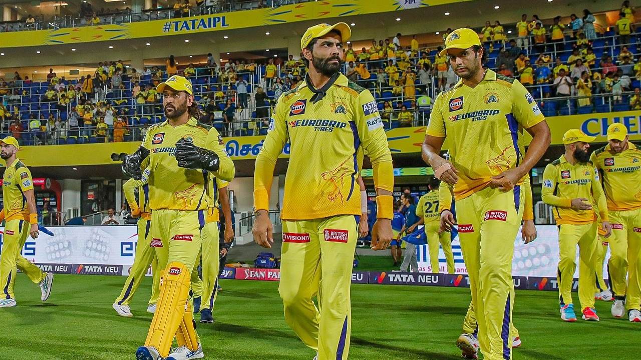 CSK : చెన్నై సూపర్ కింగ్స్ కష్టాలు రెట్టింపు? ఒకేసారి ఐదుగురు స్టార్ బౌలర్లు దూరం ! CSK : చెన్నై సూపర్ కింగ్స్ కష్టాలు రెట్టింపు? ఒకేసారి ఐదుగురు స్టార్ బౌలర్లు దూరం !