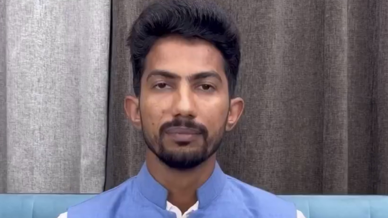 వారణాసిలో మోదీపై కమెడియన్ పోటీ.. హాట్టాపిక్గా శ్యామ్ రంగీలా ప్రకటన వారణాసిలో మోదీపై కమెడియన్ పోటీ.. హాట్టాపిక్గా శ్యామ్ రంగీలా ప్రకటన