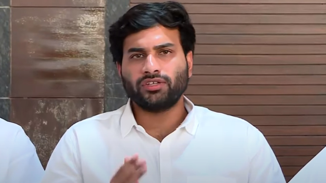 గద్దె రామ్మోహన్ అసమర్ధ ఎమ్మెల్యే.. షో చేస్తున్నారు: దేవినేని అవినాష్ గద్దె రామ్మోహన్ అసమర్ధ ఎమ్మెల్యే.. షో చేస్తున్నారు: దేవినేని అవినాష్