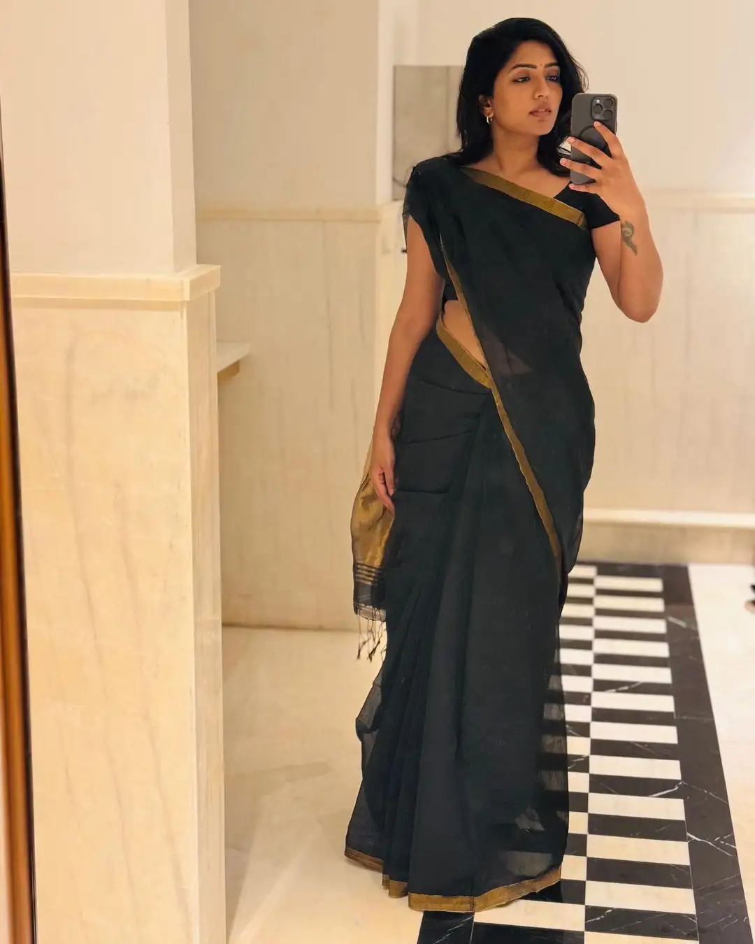 Eesha Rebba Cute Selfies in Saree