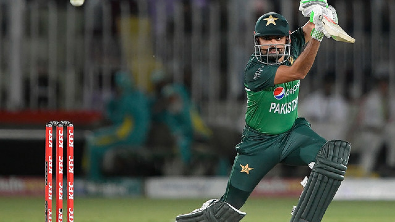 Babar Azam : బాబర్.. నువ్వు వరుసగా మూడు సిక్సర్లు కొడితే.. నా ఛానల్ మూసేస్తా : పాక్ కెప్టెన్కు సవాల్ విసిరిన అలీ Babar Azam : బాబర్.. నువ్వు వరుసగా మూడు సిక్సర్లు కొడితే.. నా ఛానల్ మూసేస్తా : పాక్ కెప్టెన్కు సవాల్ విసిరిన అలీ