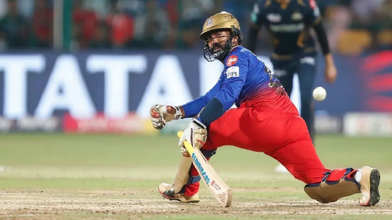 Dinesh Karthik : ఐపీఎల్లో చరిత్రలోనే దినేశ్ కార్తీక్ చెత్త రికార్డు.. ఆనందంలో రోహిత్ శర్మ అభిమానులు..! Dinesh Karthik : ఐపీఎల్లో చరిత్రలోనే దినేశ్ కార్తీక్ చెత్త రికార్డు.. ఆనందంలో రోహిత్ శర్మ అభిమానులు..!