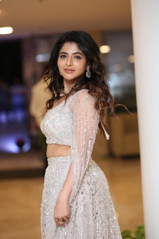 Iswarya Menon Shines in Bhaje Vaayu Vegam Pre Release Event