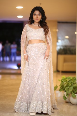 Iswarya Menon Shines in Bhaje Vaayu Vegam Pre Release Event