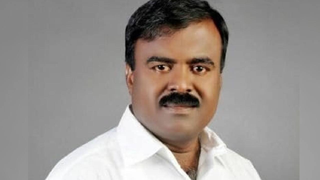 2 రోజులుగా కనపడకుండాపోయిన కాంగ్రెస్ నేత.. సగం కాలిన మృతదేహాన్ని గుర్తించిన పోలీసులు 2 రోజులుగా కనపడకుండాపోయిన కాంగ్రెస్ నేత.. సగం కాలిన మృతదేహాన్ని గుర్తించిన పోలీసులు