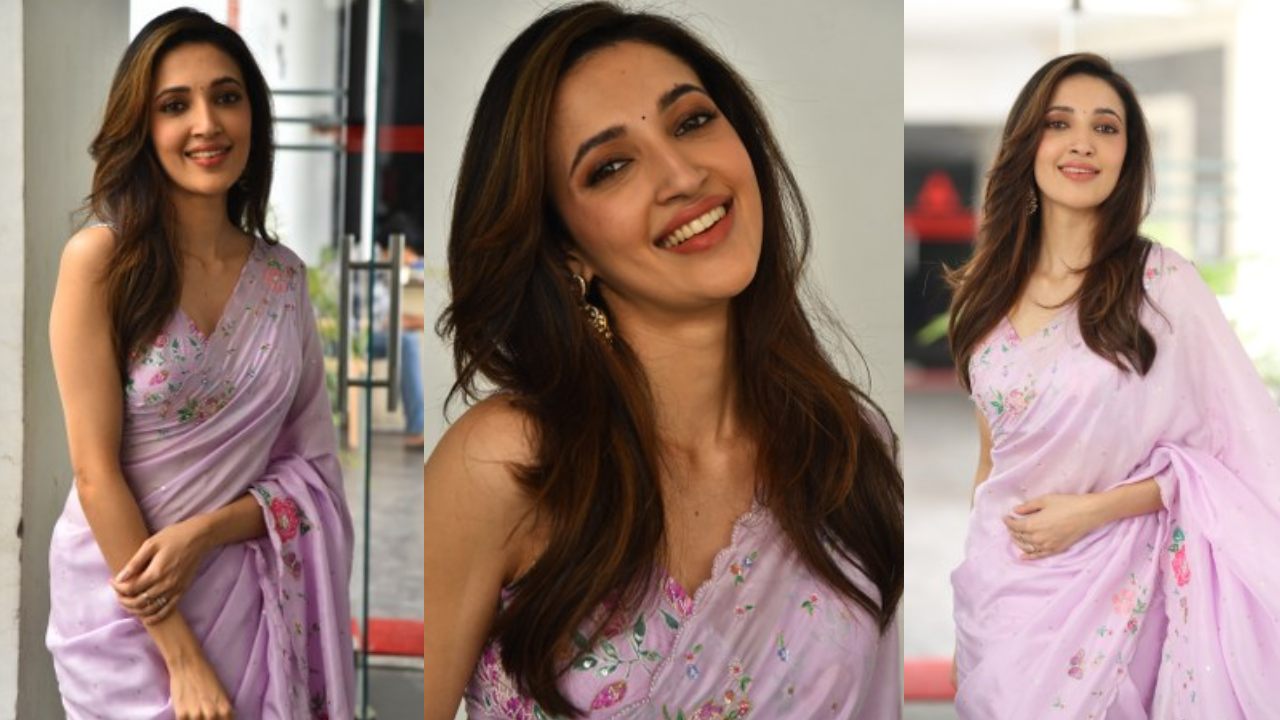 Neha Shetty :  చీరకట్టులో నేహాశెట్టి అందాలు..