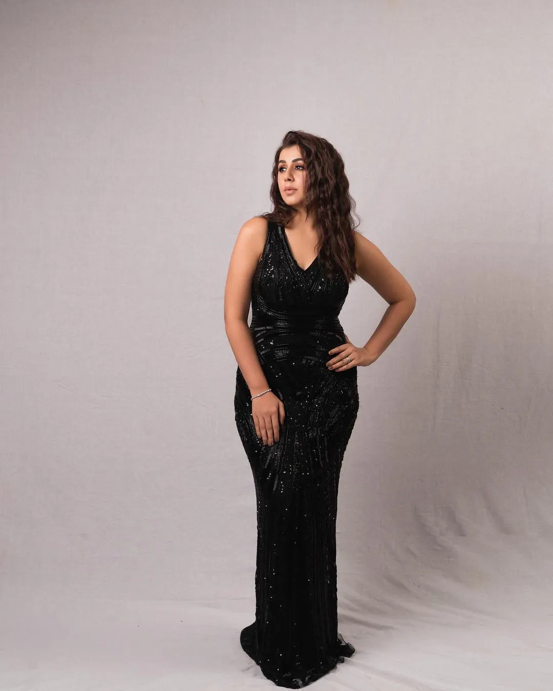Nikkii Galrani Shines in Black Dress