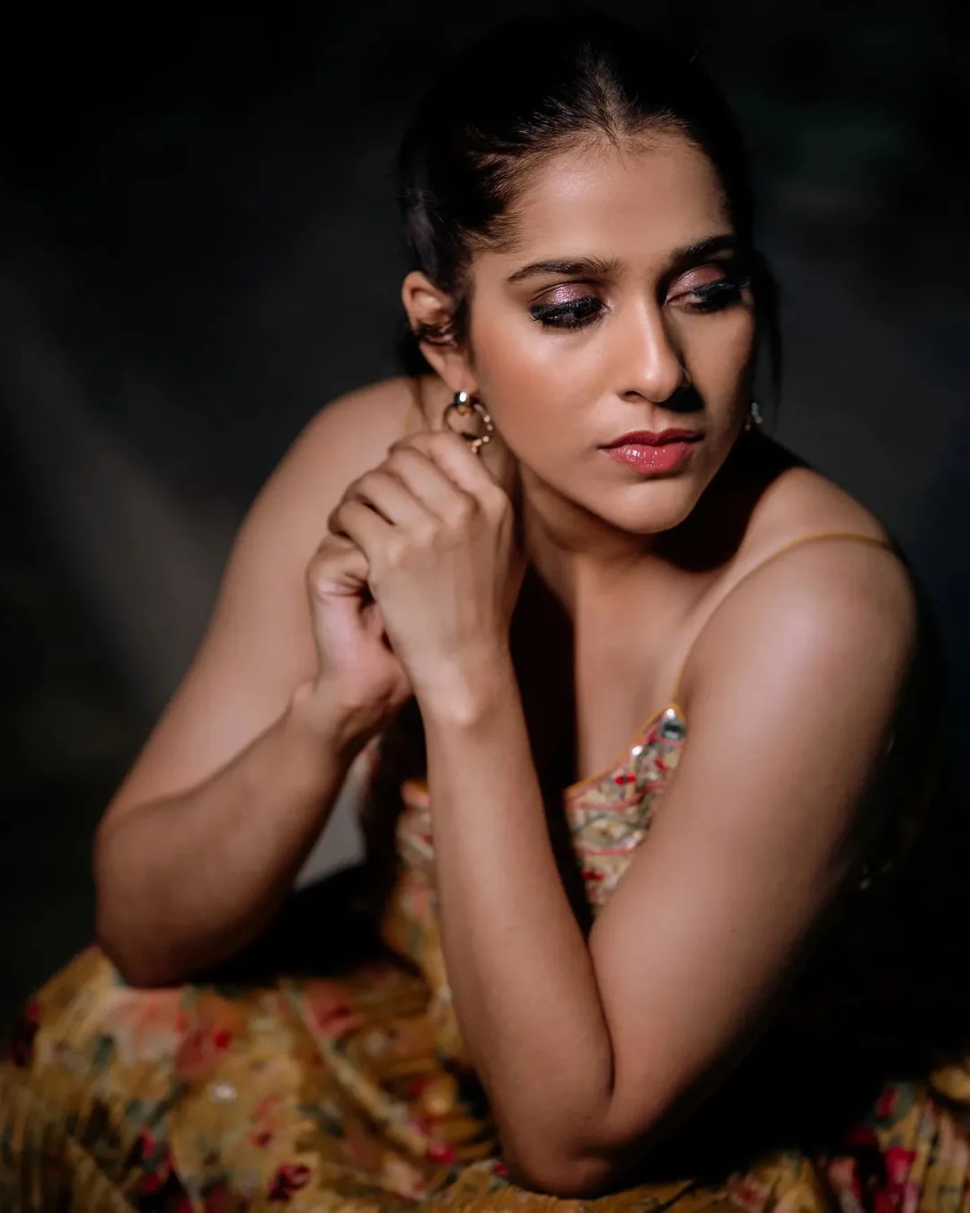 Rashmi Gautam Ravishing Looks