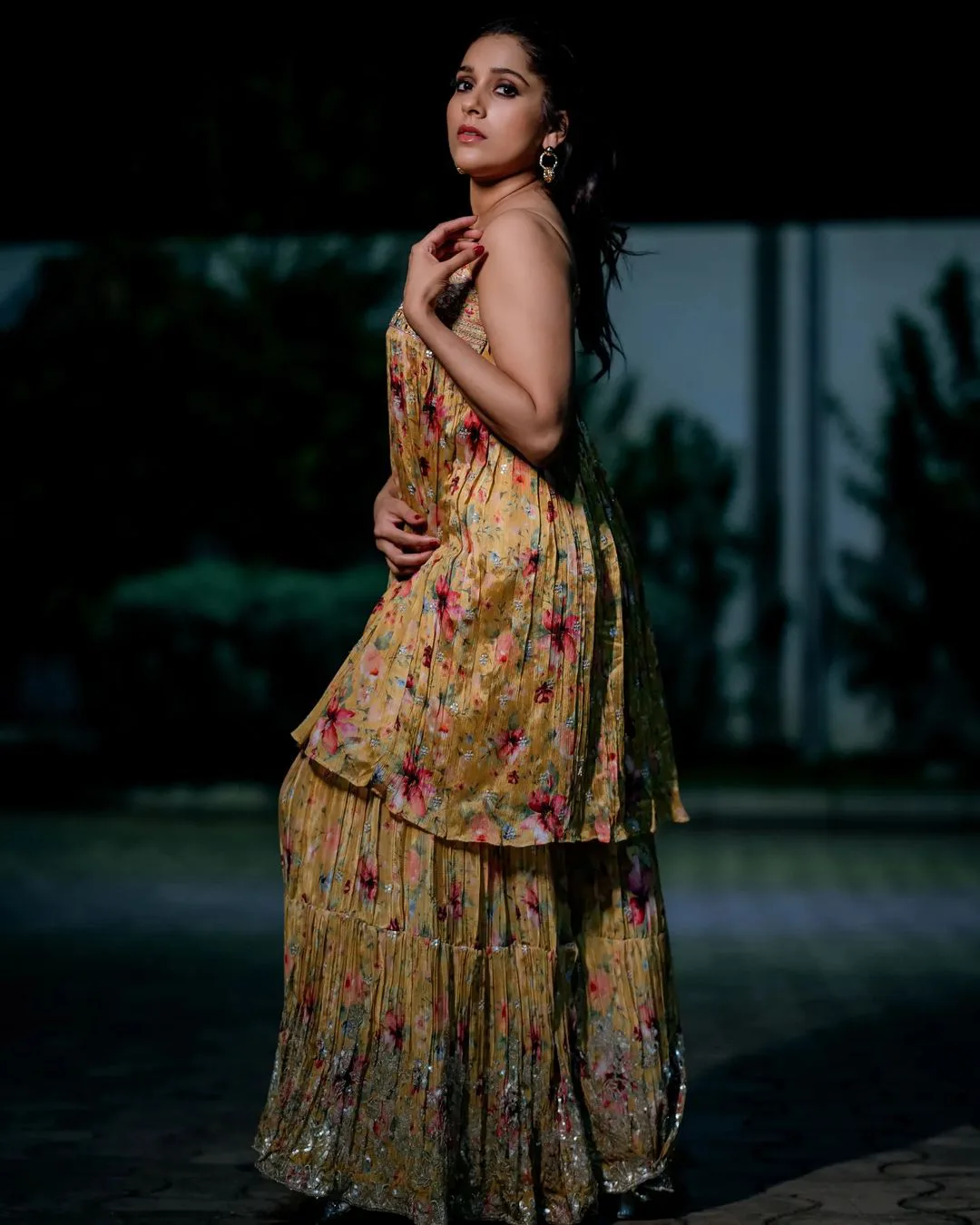 Rashmi Gautam Ravishing Looks