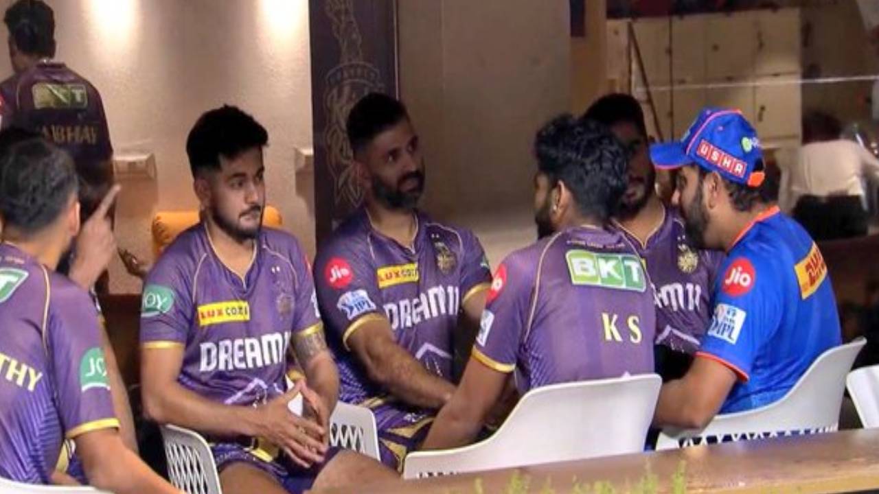 Rohit Sharma : కోల్కతా డ్రెస్సింగ్ రూమ్లో రోహిత్ శర్మ.. ముంబైని వీడడం ఖాయమైనట్లేనా? Rohit Sharma : కోల్కతా డ్రెస్సింగ్ రూమ్లో రోహిత్ శర్మ.. ముంబైని వీడడం ఖాయమైనట్లేనా?