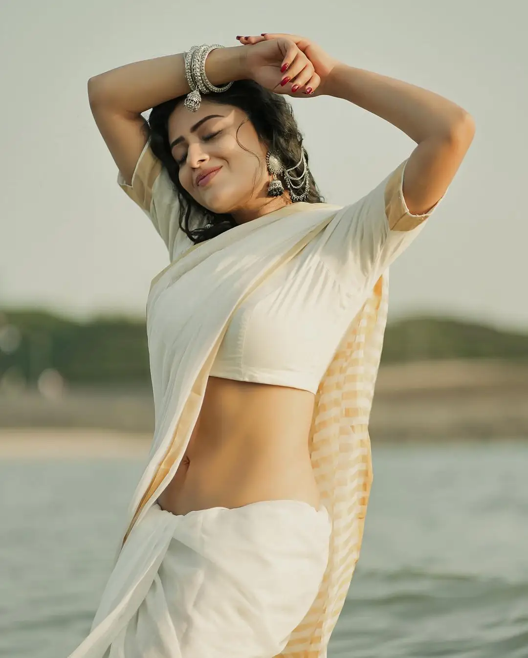 Sanya Thakur Stunning Looks in Saree
