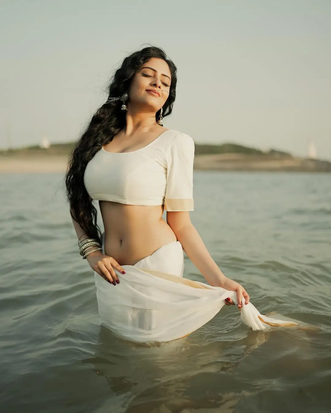 Sanya Thakur Stunning Looks in Saree