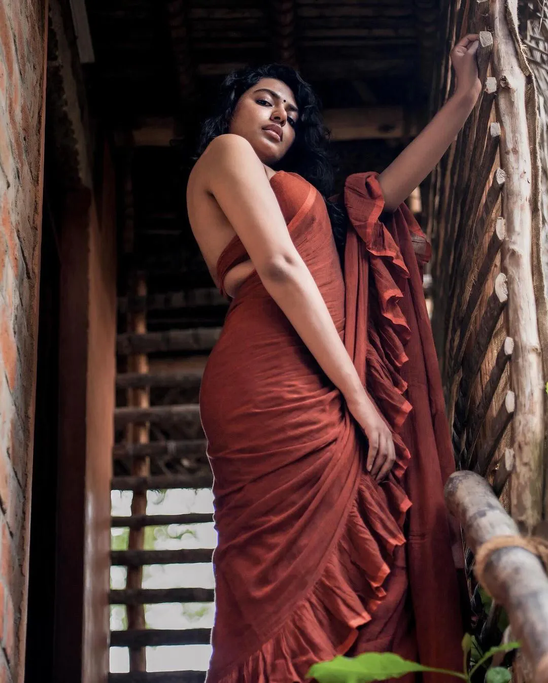 Shivani Rajashekar Sizzling Photos in Saree