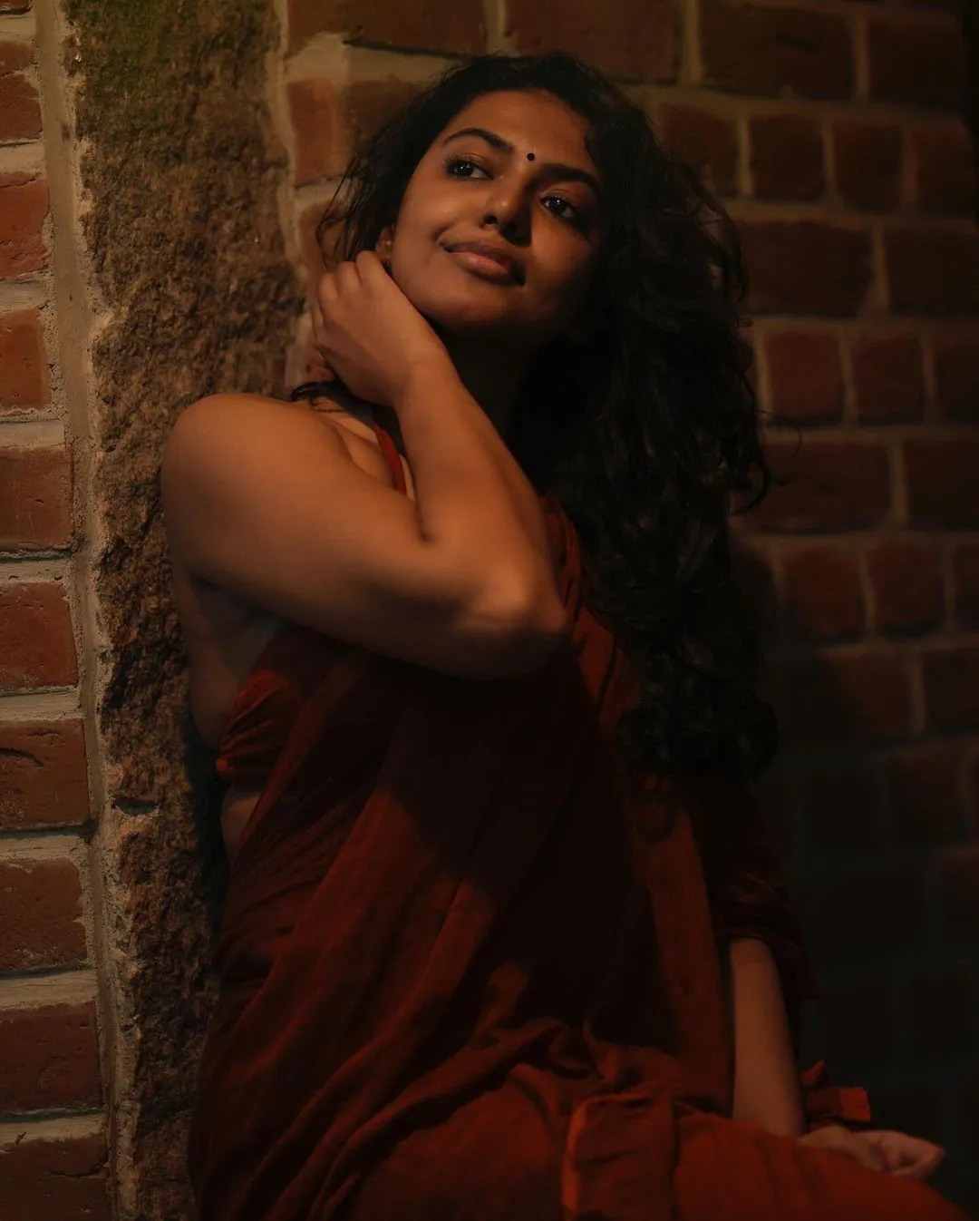 Shivani Rajashekar Sizzling Photos in Saree