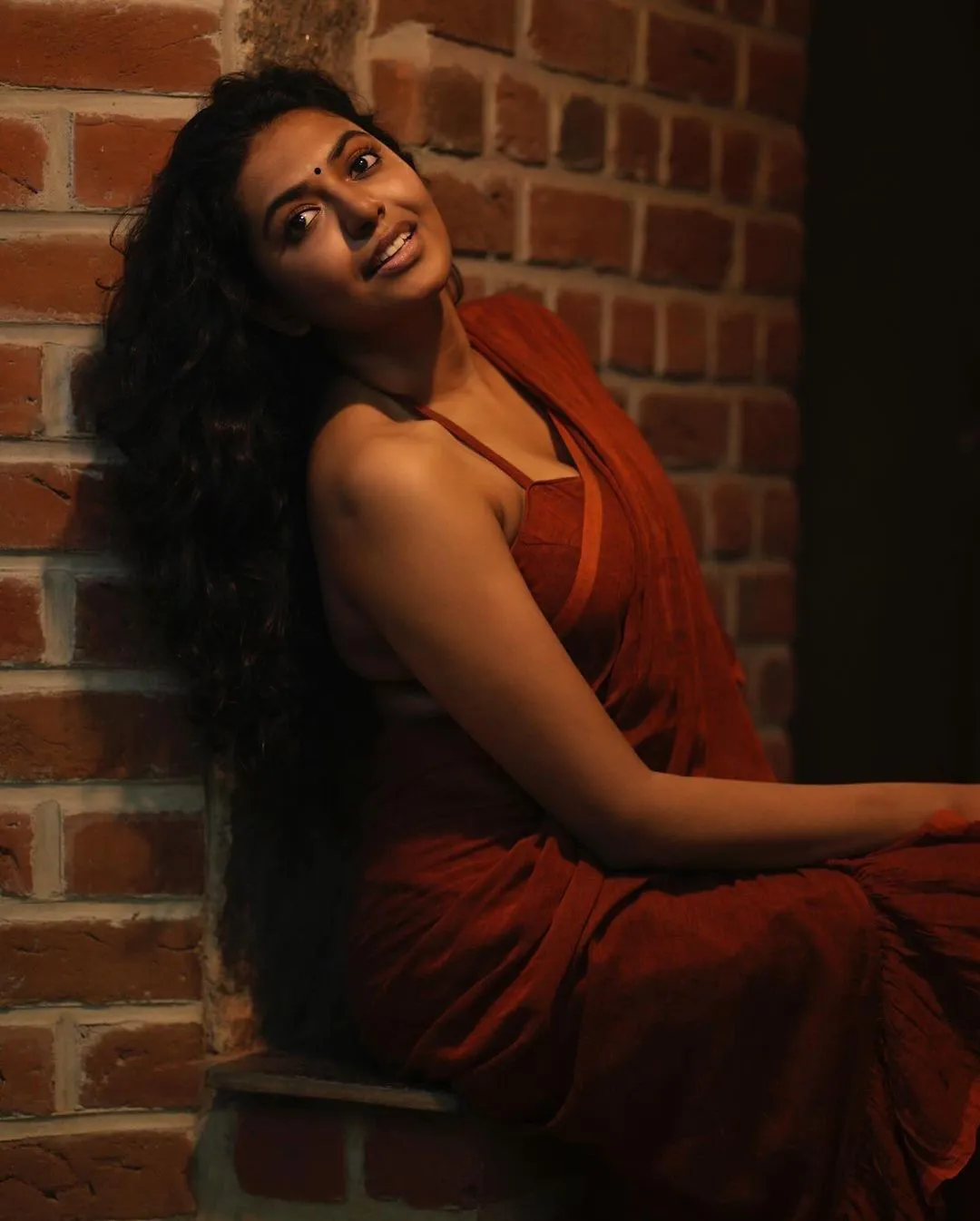 Shivani Rajashekar Sizzling Photos in Saree