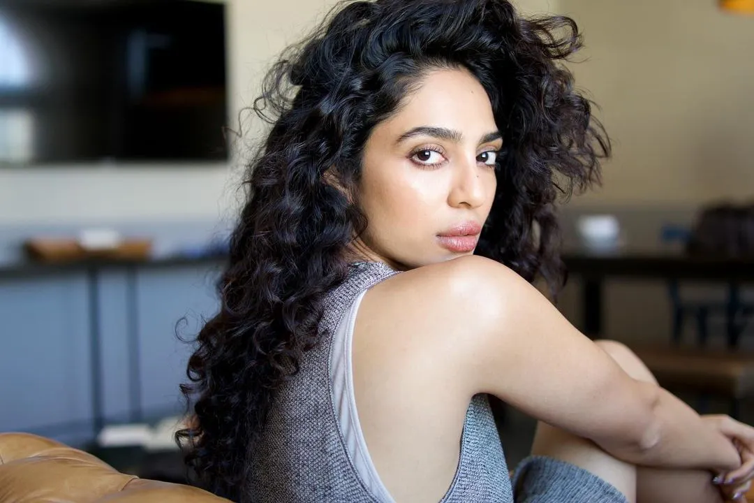 Sobhita Shares Without Makeup Looks