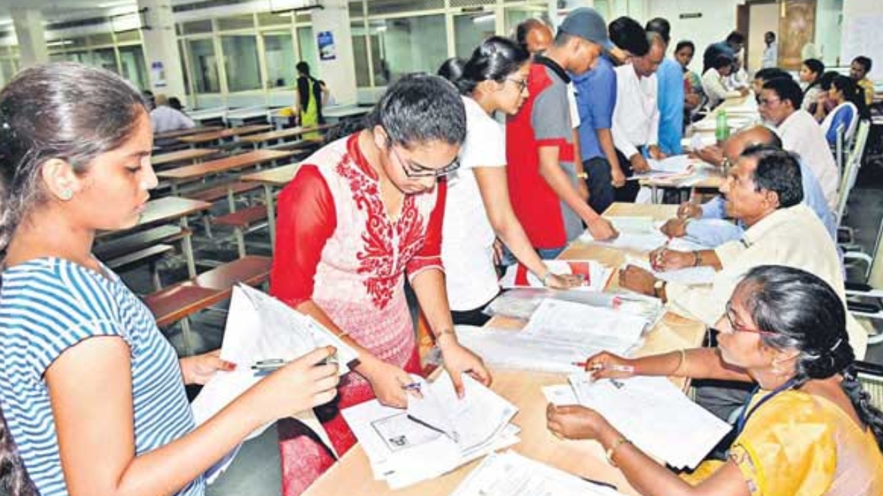 TS EAMCET Counselling : తెలంగాణలో ఇంజినీరింగ్ కౌన్సెలింగ్ షెడ్యూల్ విడుదల TS EAMCET Counselling : తెలంగాణలో ఇంజినీరింగ్ కౌన్సెలింగ్ షెడ్యూల్ విడుదల
