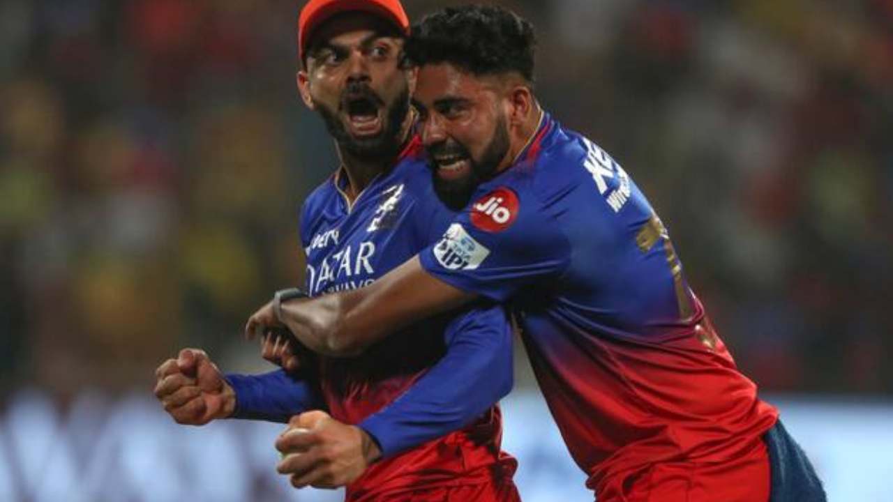 IPL 2024 : కోహ్లీతోనే ఆటలా.. ఫలితం అలాగే ఉంటది మరి! వీడియో వైరల్ IPL 2024 : కోహ్లీతోనే ఆటలా.. ఫలితం అలాగే ఉంటది మరి! వీడియో వైరల్