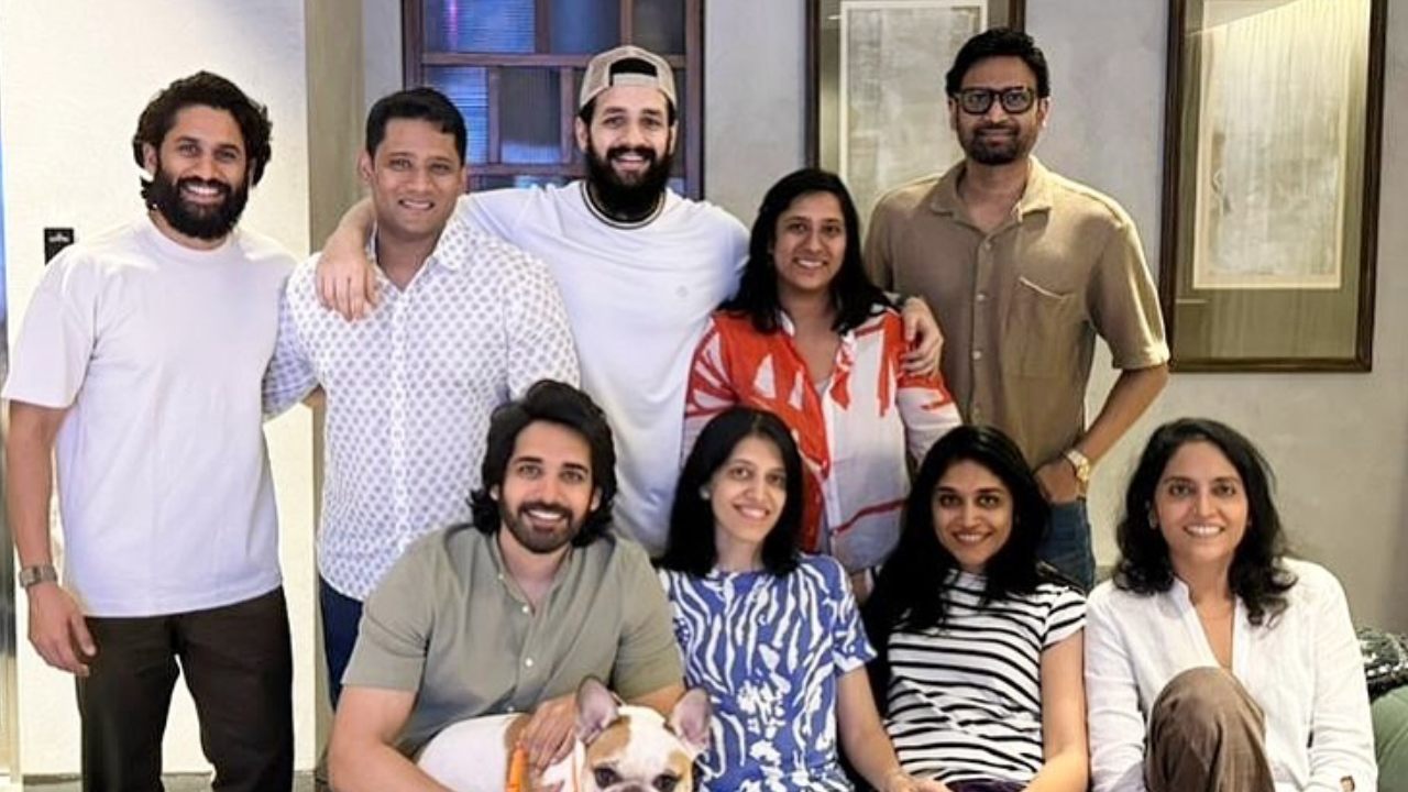 Akkineni Cousins : ఎన్నికల వేళ అక్కినేని కజిన్స్ అంతా ఒకేచోట.. వైరల్ అవుతున్న ఫొటో.. Akkineni Cousins : ఎన్నికల వేళ అక్కినేని కజిన్స్ అంతా ఒకేచోట.. వైరల్ అవుతున్న ఫొటో..