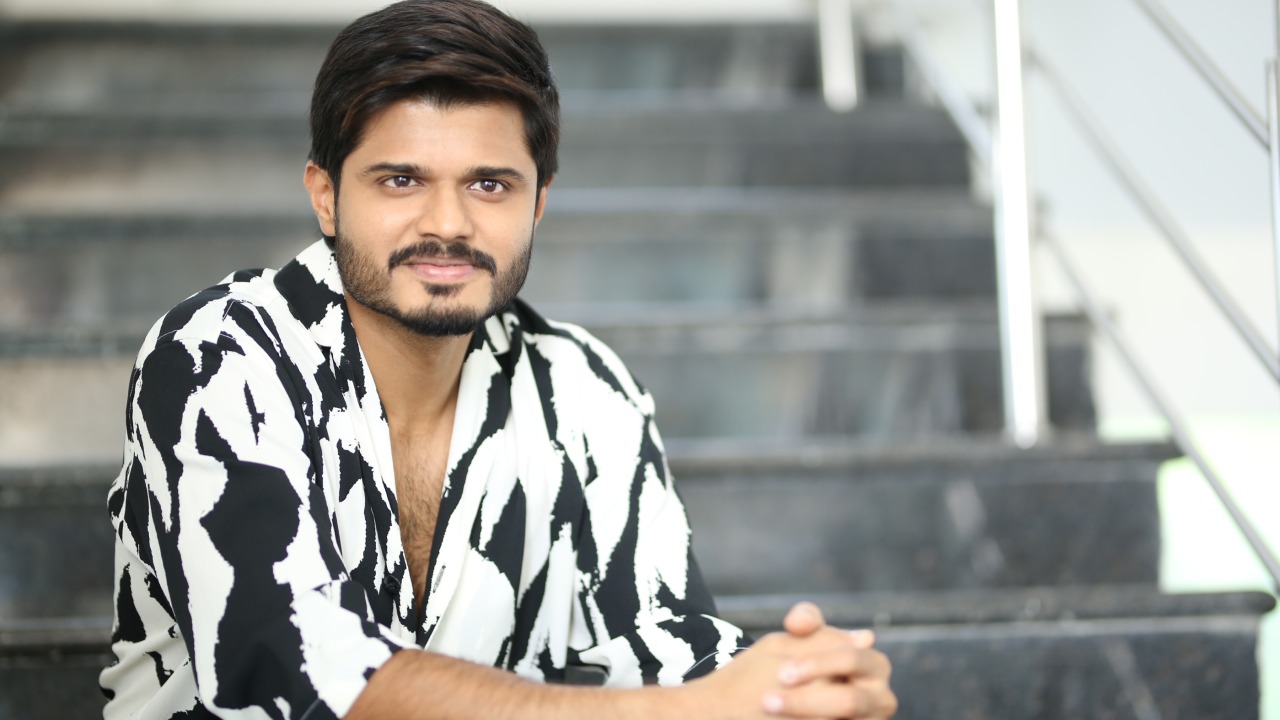 Anand Deverakonda : సినిమా కోసం వేసిన సెట్ వర్షాలకు పడిపోయింది.. రష్మికతో కావాలనే అలా ప్లాన్ చేసాం.. Anand Deverakonda : సినిమా కోసం వేసిన సెట్ వర్షాలకు పడిపోయింది.. రష్మికతో కావాలనే అలా ప్లాన్ చేసాం..