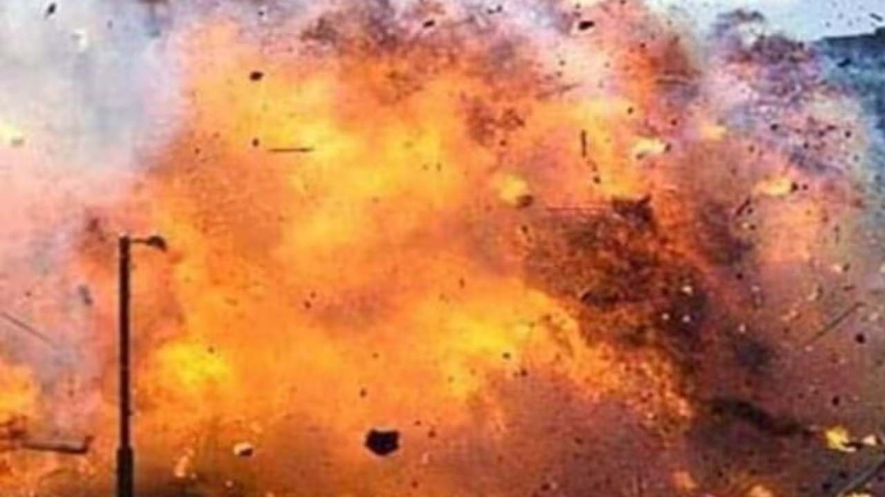 Chhattisgarh : ఛత్తీస్గఢ్లో భారీ పేలుడు.. 20మంది మృతి Chhattisgarh : ఛత్తీస్గఢ్లో భారీ పేలుడు.. 20మంది మృతి