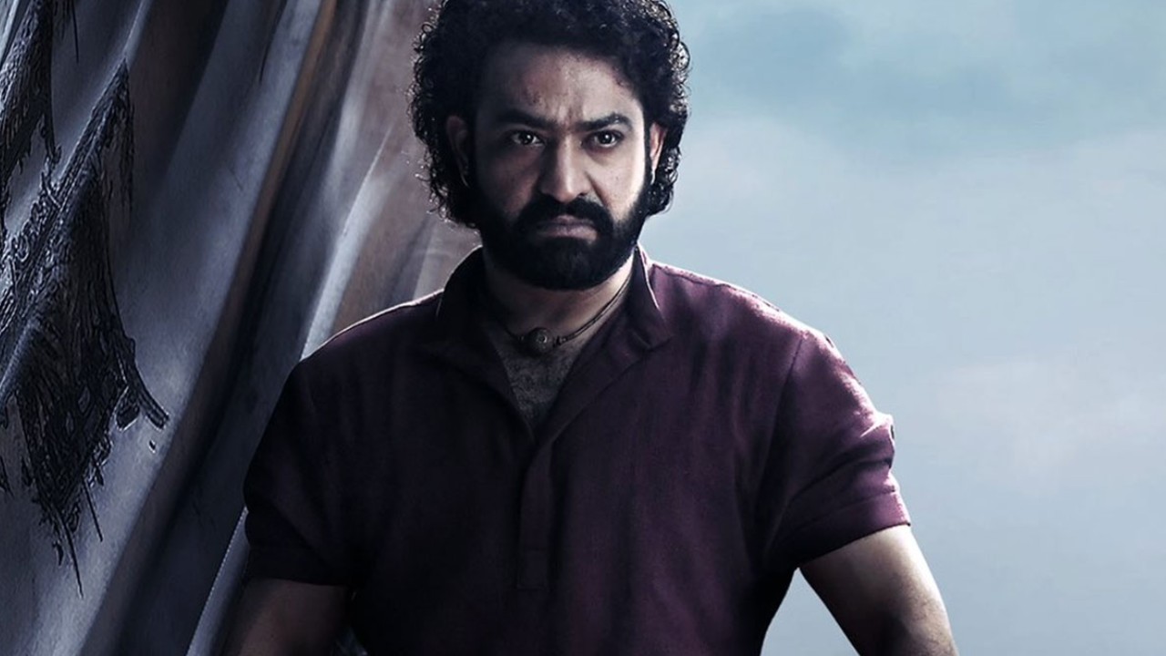 Devara Update : ఎన్టీఆర్ అటు ‘వార్ 2’.. ఇటు ‘దేవర’.. దేవర షూట్ ఎక్కడ జరుగుతుందో తెలుసా? Devara Update : ఎన్టీఆర్ అటు ‘వార్ 2’.. ఇటు ‘దేవర’.. దేవర షూట్ ఎక్కడ జరుగుతుందో తెలుసా?