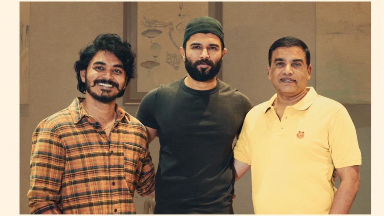 Vijay Deverakonda : విజయ్ దేవరకొండ నెక్స్ట్ పాన్ ఇండియా సినిమా అనౌన్స్.. డైరెక్టర్ ఎవరంటే? Vijay Deverakonda : విజయ్ దేవరకొండ నెక్స్ట్ పాన్ ఇండియా సినిమా అనౌన్స్.. డైరెక్టర్ ఎవరంటే?