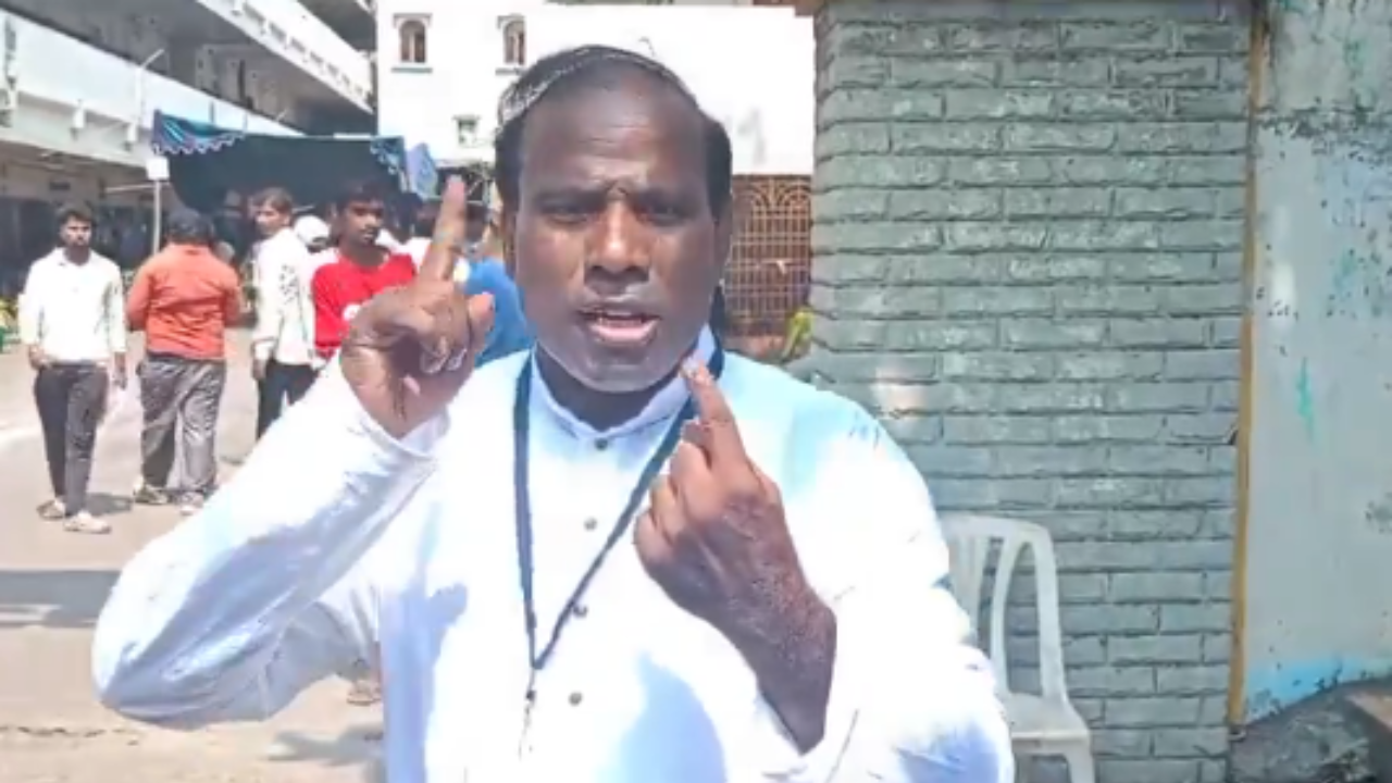 KA Paul: ఇంట్లో నిద్రపోకండి.. బయటికి వచ్చి ఓటు వేయండి: కేఏ పాల్ KA Paul: ఇంట్లో నిద్రపోకండి.. బయటికి వచ్చి ఓటు వేయండి: కేఏ పాల్
