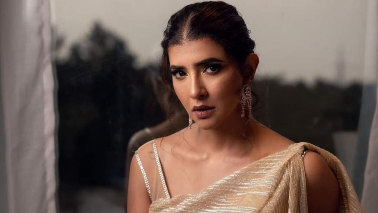 Manchu Lakshmi : హైదరాబాద్ సిగ్గుచేటు.. నేను ముంబై నుంచి ఓటు వేయడానికి వచ్చాను.. Manchu Lakshmi : హైదరాబాద్ సిగ్గుచేటు.. నేను ముంబై నుంచి ఓటు వేయడానికి వచ్చాను..