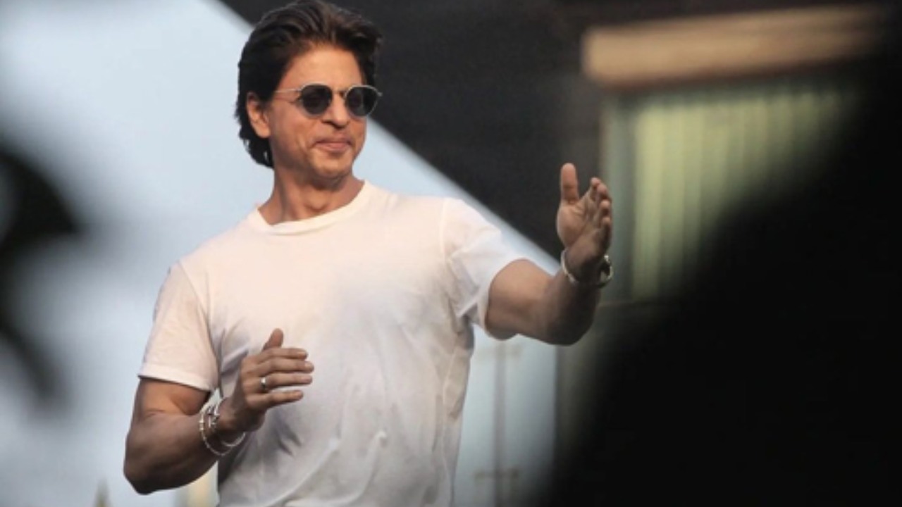 Shah Rukh Khan : కంగారుపడాల్సిన పనిలేదు.. హాస్పిటల్ నుంచి డిశ్చార్జ్ అయిన షారుఖ్ ఖాన్.. Shah Rukh Khan : కంగారుపడాల్సిన పనిలేదు.. హాస్పిటల్ నుంచి డిశ్చార్జ్ అయిన షారుఖ్ ఖాన్..
