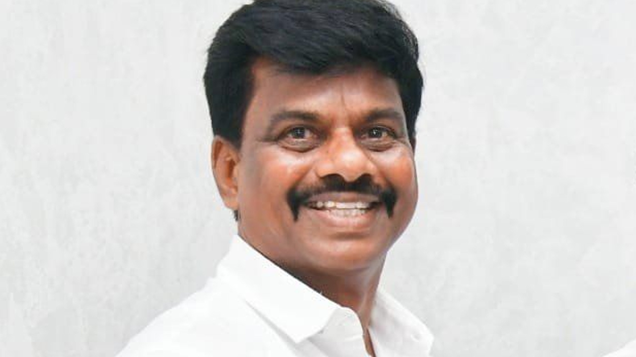 ప్రశాంత్ కిశోర్ కాదు.. అశాంతి కిశోర్: వైసీపీ ఎంపీ గోరంట్ల మాధవ్ ఫైర్ ప్రశాంత్ కిశోర్ కాదు.. అశాంతి కిశోర్: వైసీపీ ఎంపీ గోరంట్ల మాధవ్ ఫైర్