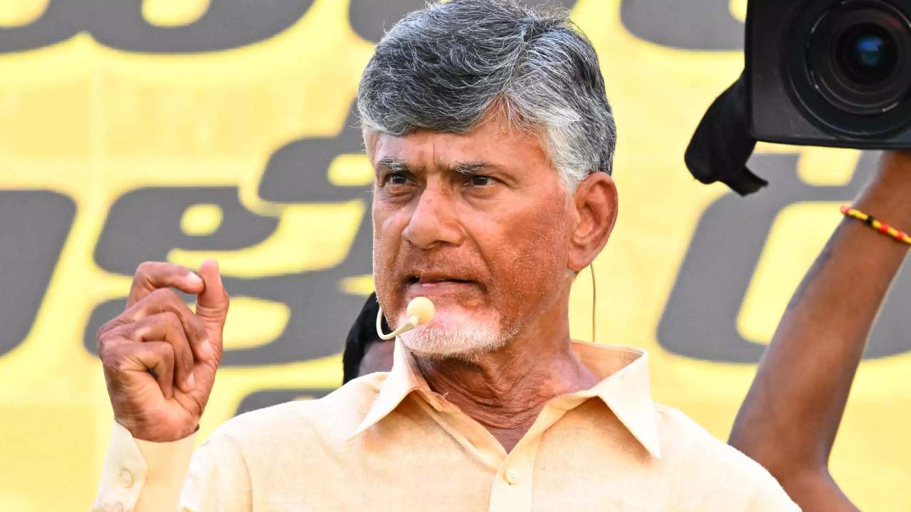 CM Chandra babu : పింఛన్దారులకు సీఎం చంద్రబాబు బహిరంగ లేఖ.. కీలక విషయాలు వెల్లడి CM Chandra babu : పింఛన్దారులకు సీఎం చంద్రబాబు బహిరంగ లేఖ.. కీలక విషయాలు వెల్లడి