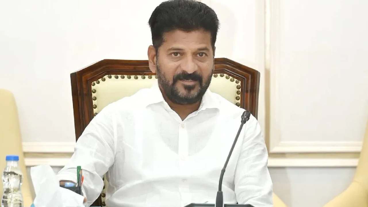 బీఆర్ఎస్ కుట్రతోనే కాంగ్రెస్ ఎనిమిది చోట్ల ఓడిపోయింది.. మోదీపై సీఎం రేవంత్ రెడ్డి కీలక వ్యాఖ్యలు బీఆర్ఎస్ కుట్రతోనే కాంగ్రెస్ ఎనిమిది చోట్ల ఓడిపోయింది.. మోదీపై సీఎం రేవంత్ రెడ్డి కీలక వ్యాఖ్యలు
