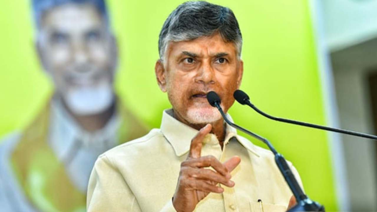 అన్ని రౌండ్లు పూర్తయ్యే వరకు ఏజెంట్లు ఎవరూ బయటకు రావొద్దు : చంద్రబాబు అన్ని రౌండ్లు పూర్తయ్యే వరకు ఏజెంట్లు ఎవరూ బయటకు రావొద్దు : చంద్రబాబు