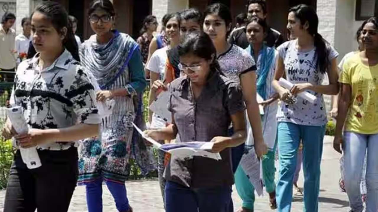Civils Prelims : సివిల్స్ ప్రిలిమ్స్ పరీక్ష రాస్తున్నారా..? అయితే ఈ జాగ్రత్తలు పాటించాల్సిందే Civils Prelims : సివిల్స్ ప్రిలిమ్స్ పరీక్ష రాస్తున్నారా..? అయితే ఈ జాగ్రత్తలు పాటించాల్సిందే