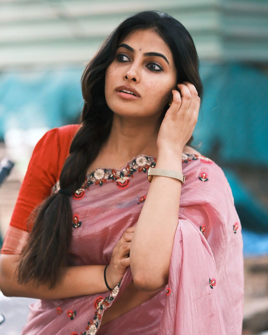 Actress Divi Stunning Looks in Saree