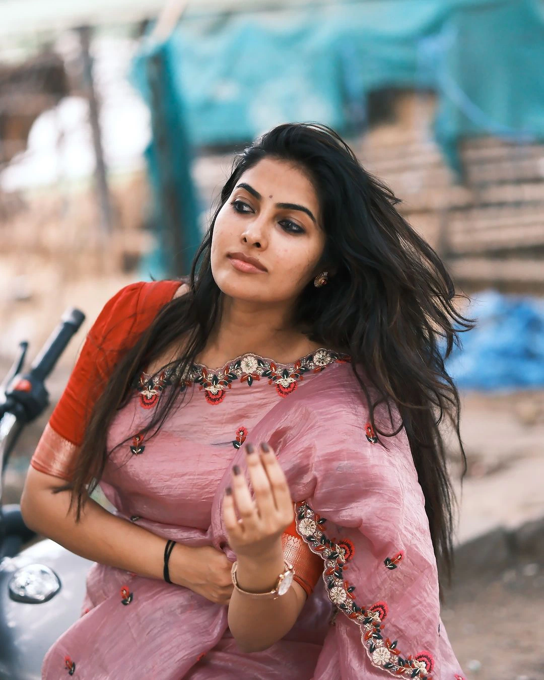 Actress Divi Stunning Looks in Saree
