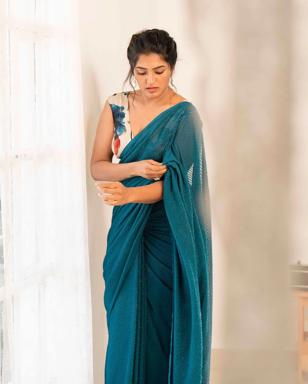 Eesha Rebba Stunning Looks in Saree