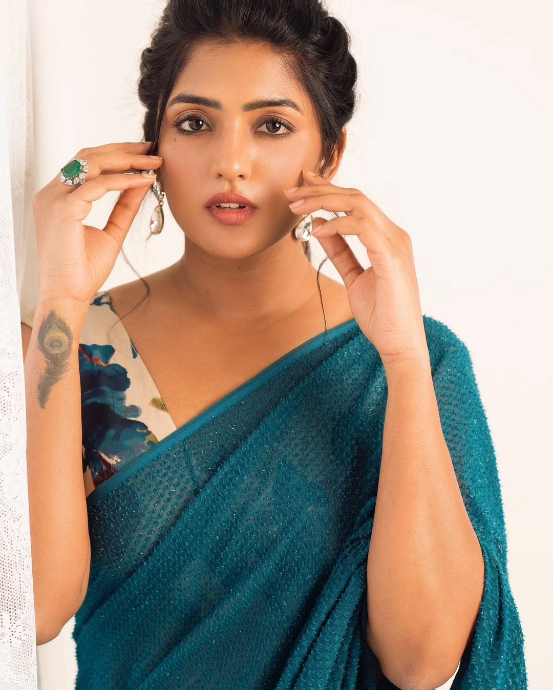 Eesha Rebba Stunning Looks in Saree