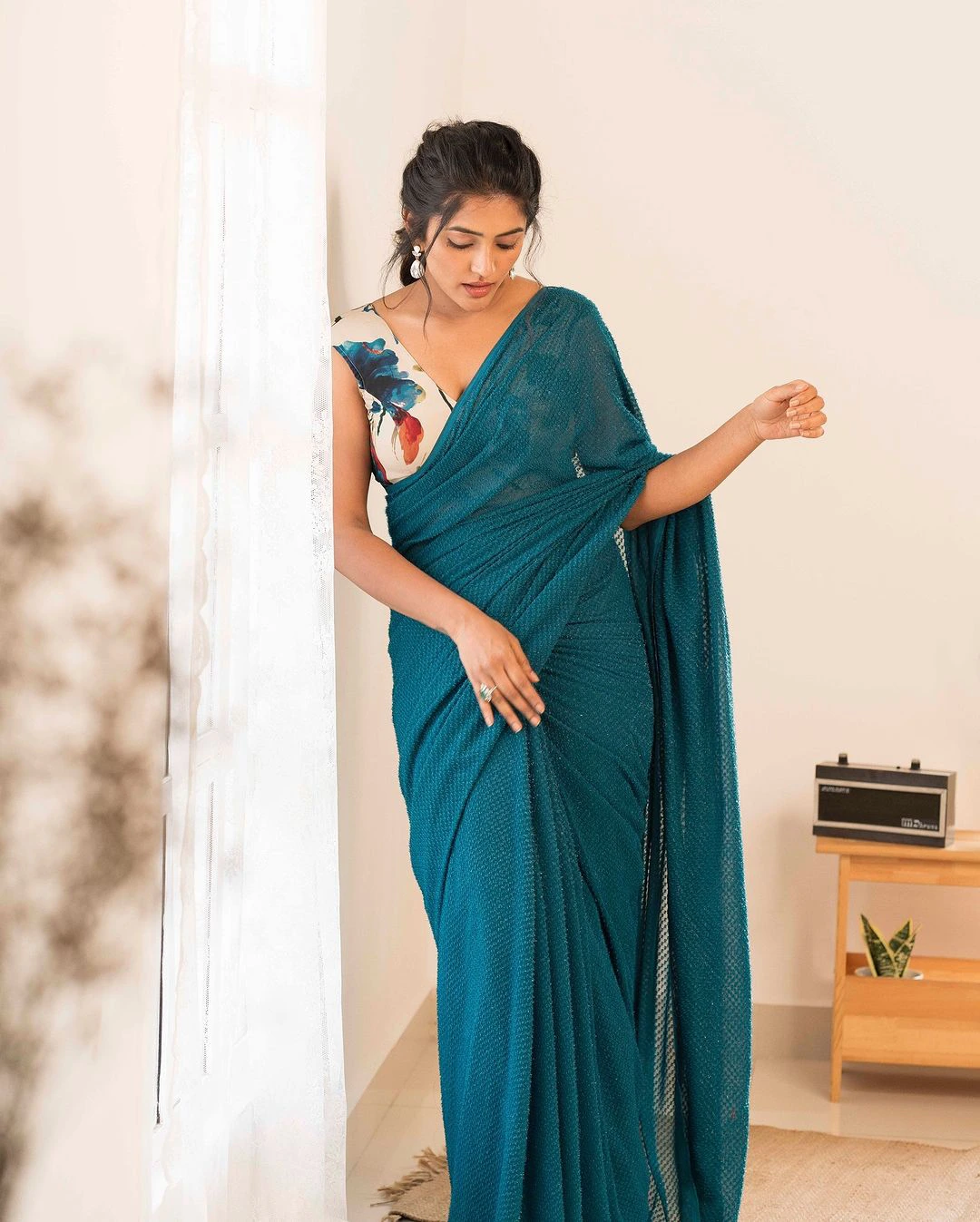 Eesha Rebba Stunning Looks in Saree