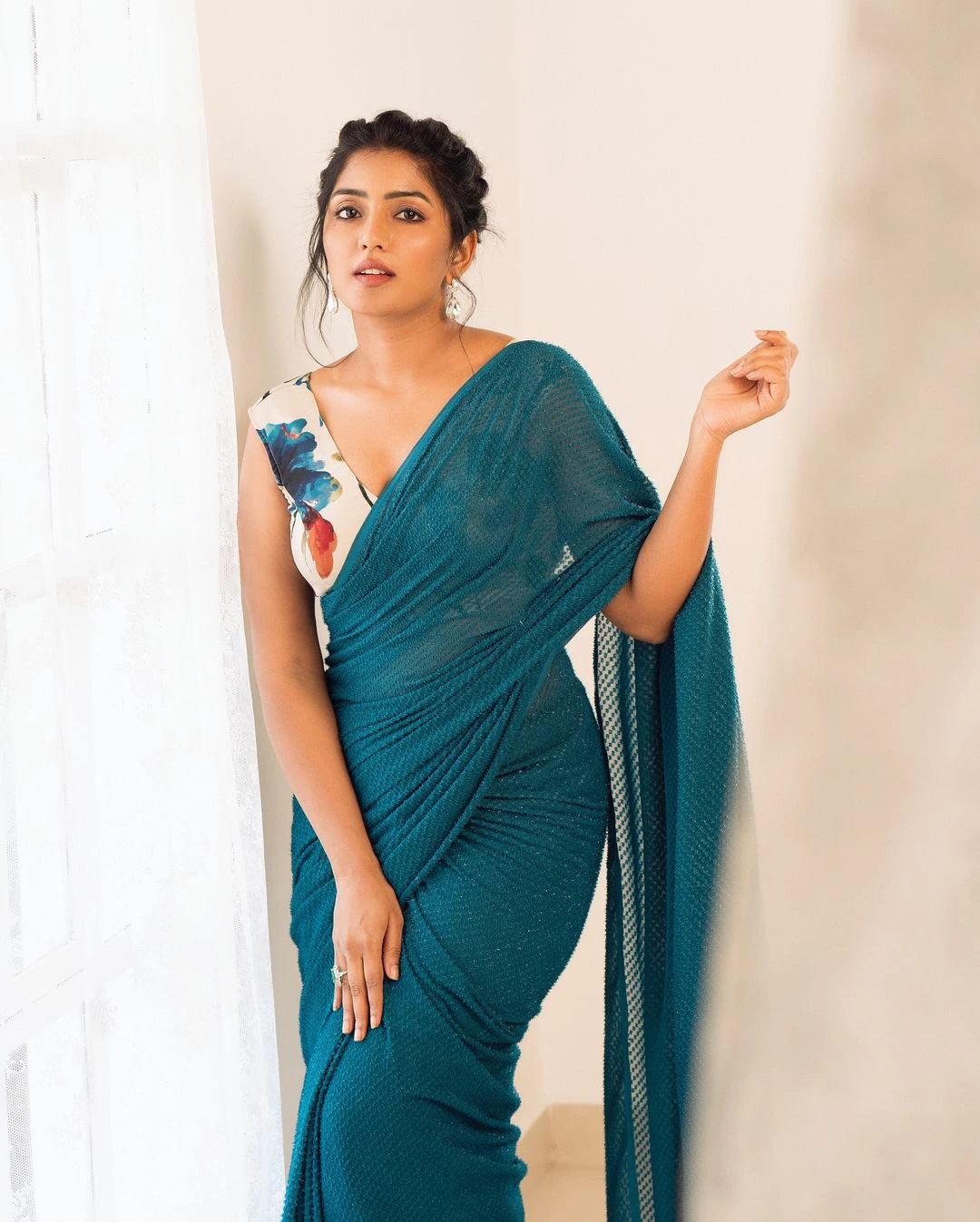 Eesha Rebba Stunning Looks in Saree