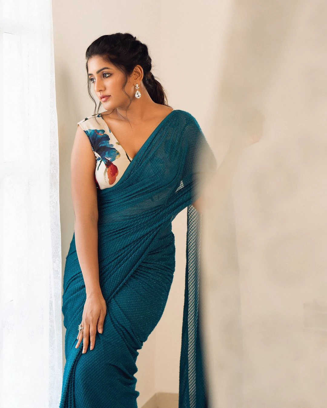 Eesha Rebba Stunning Looks in Saree