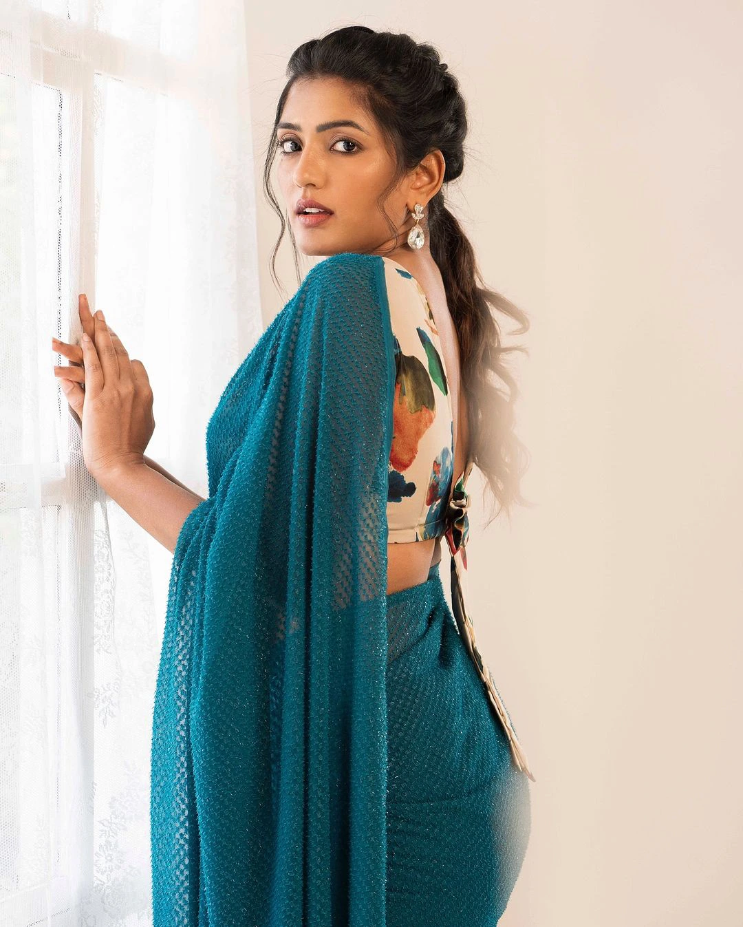 Eesha Rebba Stunning Looks in Saree