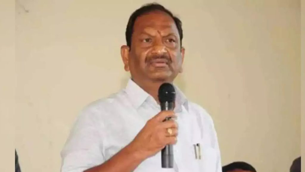 Former Minister koppula eshwar escaped the accident