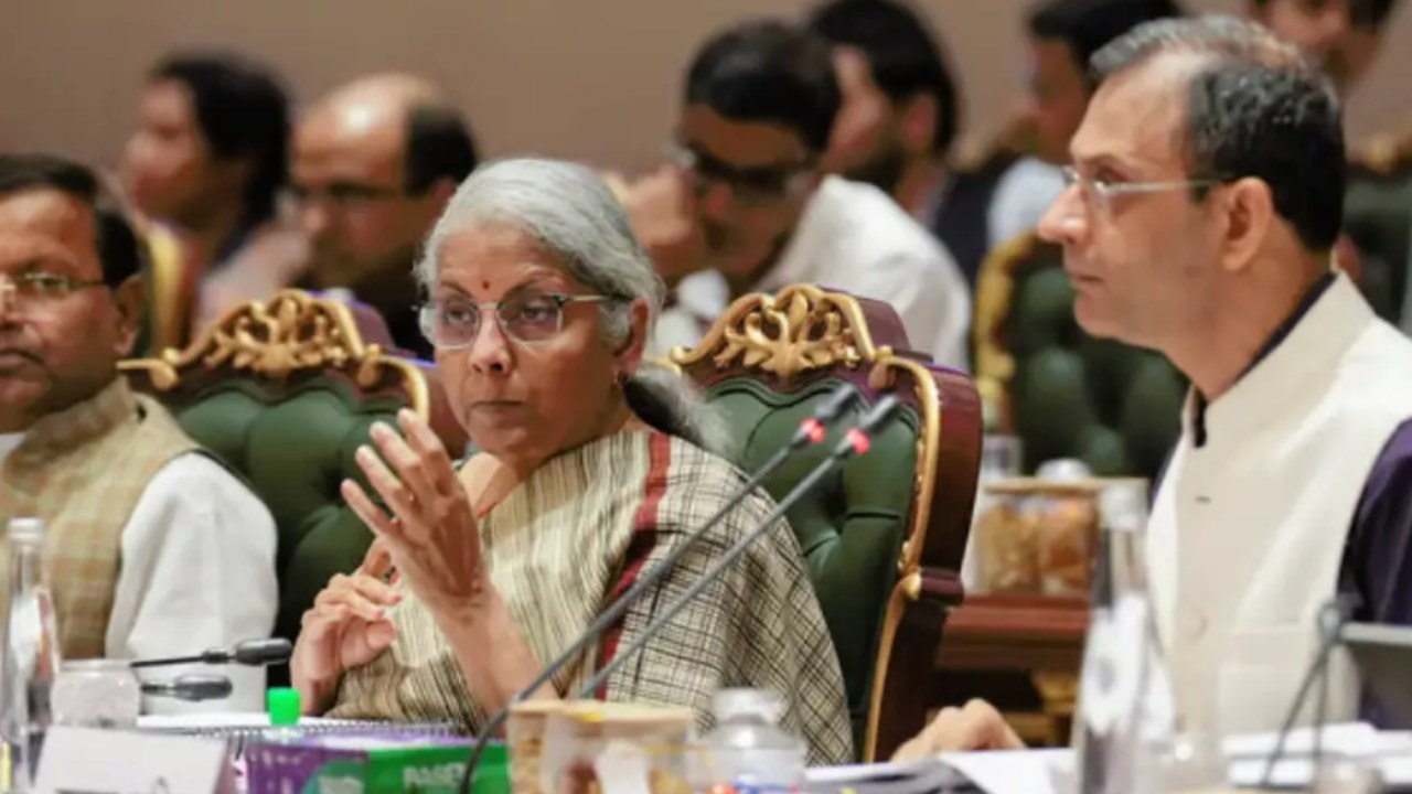 GST Council Meet : చిరు వ్యాపారుల కోసం జీఎస్టీ కౌన్సిల్లో కీలక నిర్ణయాలు : నిర్మలా సీతారామన్ GST Council Meet : చిరు వ్యాపారుల కోసం జీఎస్టీ కౌన్సిల్లో కీలక నిర్ణయాలు : నిర్మలా సీతారామన్